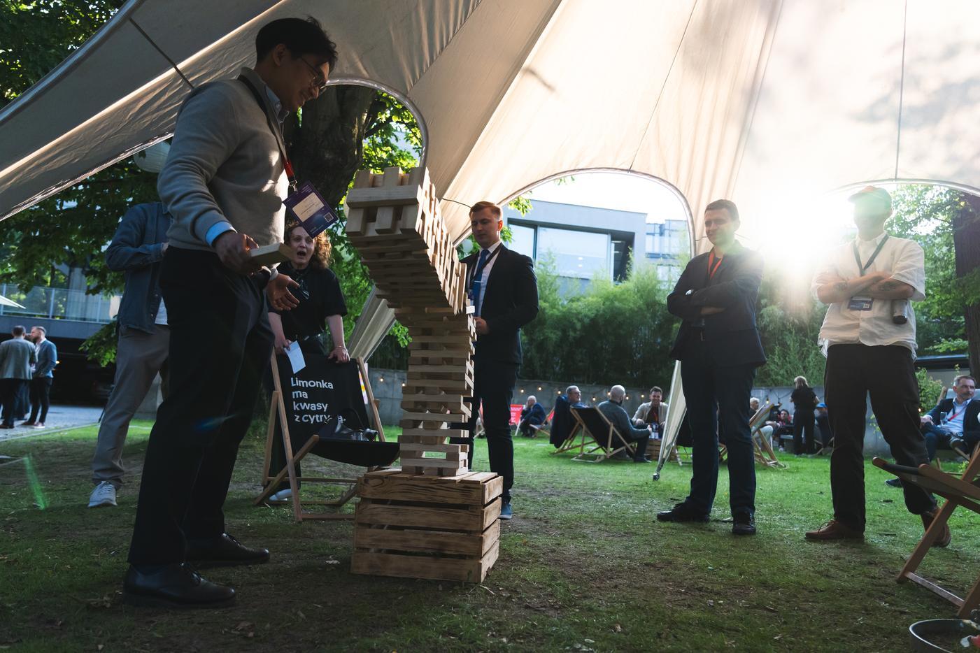 Ailleron Innovation Forum 2025 and outdoor games - jenga falls apart-1