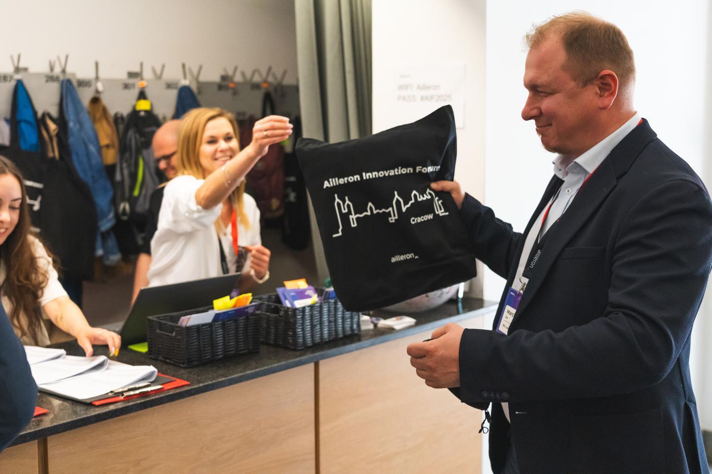 Ailleron Innovation Forum  2025 gift pack-1