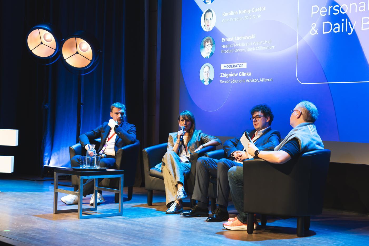 Panel _𝗛𝗼𝘄 𝗔𝗜 𝗘𝗻𝗵𝗮𝗻𝗰𝗲𝘀 𝗣𝗲𝗿𝘀𝗼𝗻𝗮𝗹 𝗙𝗶𝗻𝗮𝗻𝗰𝗲 & 𝗗𝗮𝗶𝗹𝘆 𝗕𝗮𝗻𝗸𝗶𝗻𝗴_ with Artur Józefowski, Karolina Kenig-Guetat, Ernest Lachowski, moderated by Zbigniew Glinka during AIF25